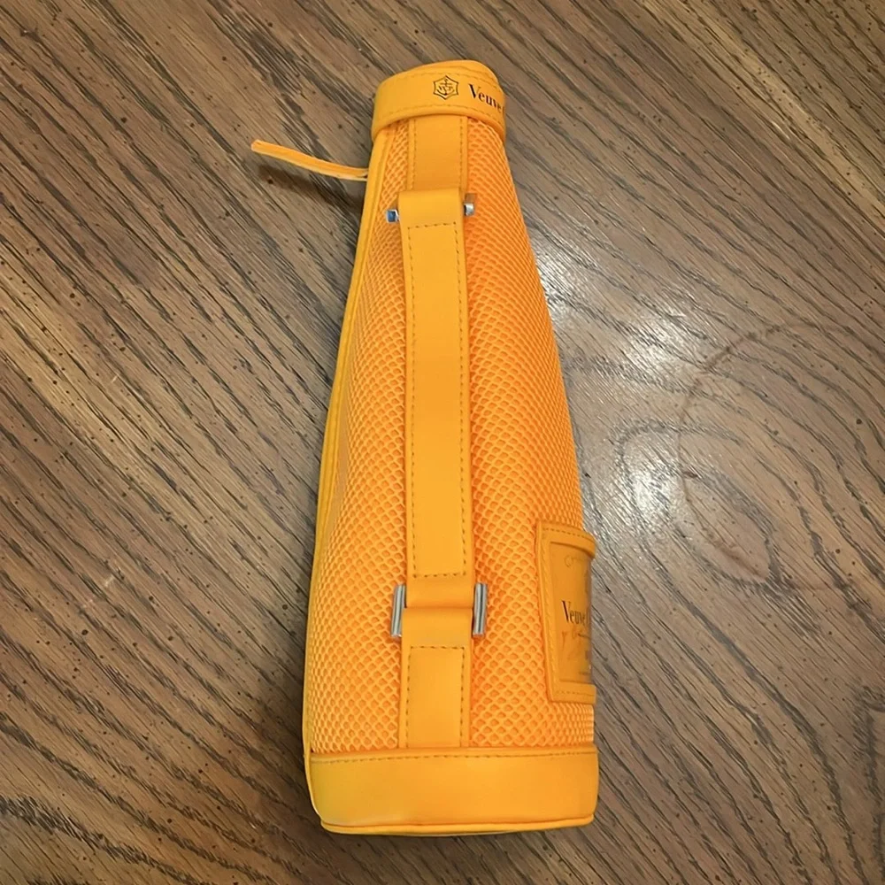 Veuve Cliquot champagne bottle‎ jacket